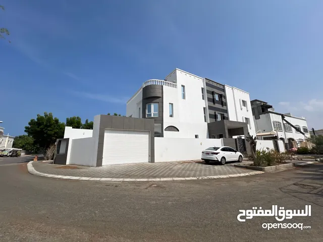 550 m2 More than 6 bedrooms Villa for Rent in Muscat Ghubrah
