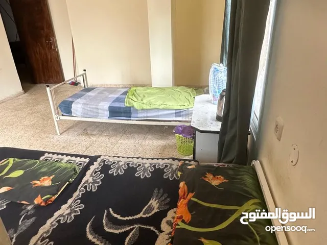 غرفة لشبين
