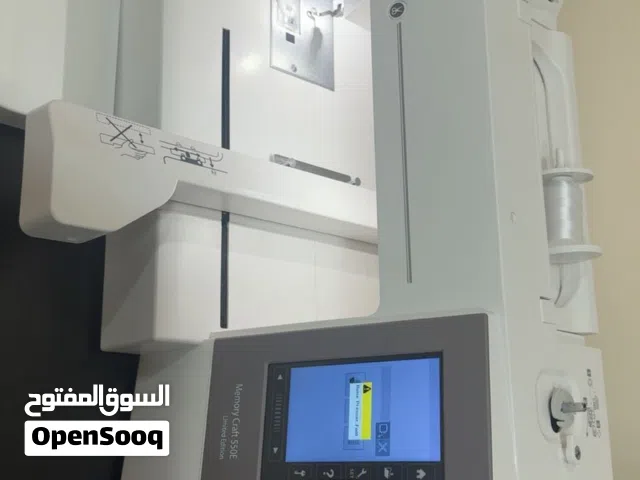 ماكينة تطريز Janome MC550E بحالة ممتازة – مع ملحقاتها
