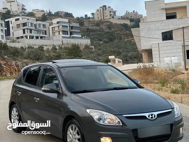 هونداي i30 موديل 2009 عداد 90000 سياره نضيفه ولا أروع بدون حوادث مناسبه للعائلات و الستعمال اليومي