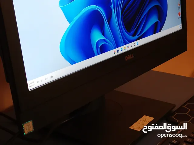 كمبيوتر مع الشاشة نظيف جدا