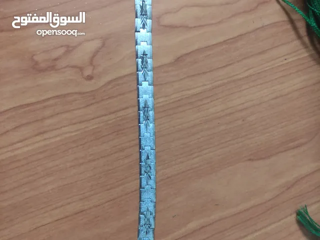 Stainless steel bracelet with starburst engraving. سوار ستانلس ستيل مع نقش متكرر لإنفجار نجمي