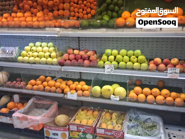 محل خضروات وفاكهه ومواد غذائية للبيع بكامل تجهيزاته وجاهز للعمل لعدم التفرغ