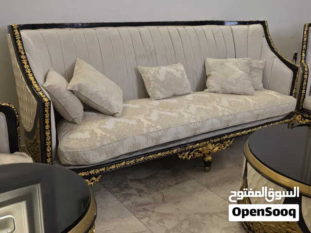 صالة كاملة دزاين ايطالي حديث متكونه من تخم 10 مقاعد وسيت طبلات وميز بلازما وكونسول
