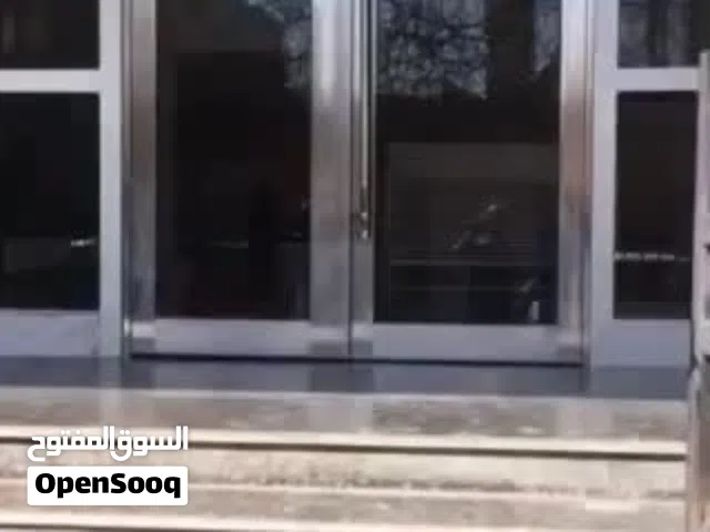 مبنى اداري تجاري