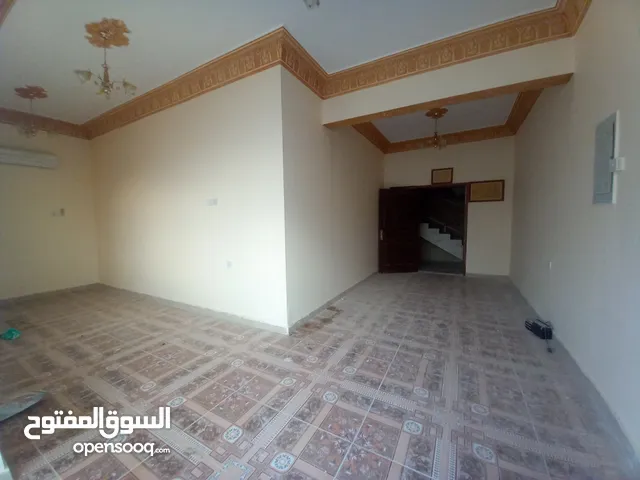 Villa for rent in Al Ain, Ramlet Zakher - فيلا للايحار فى العين رملة زاخر