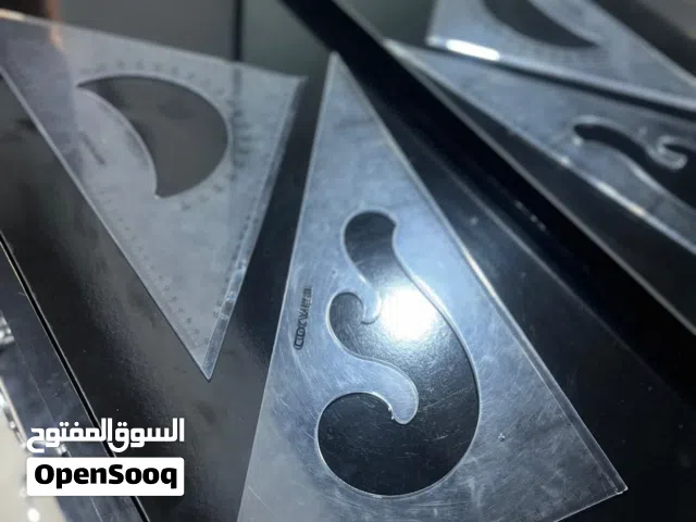 أدوات هندسية مع فرجال