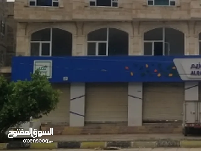 3محلات مع الدور الثاني للايجار شارع الاربعين