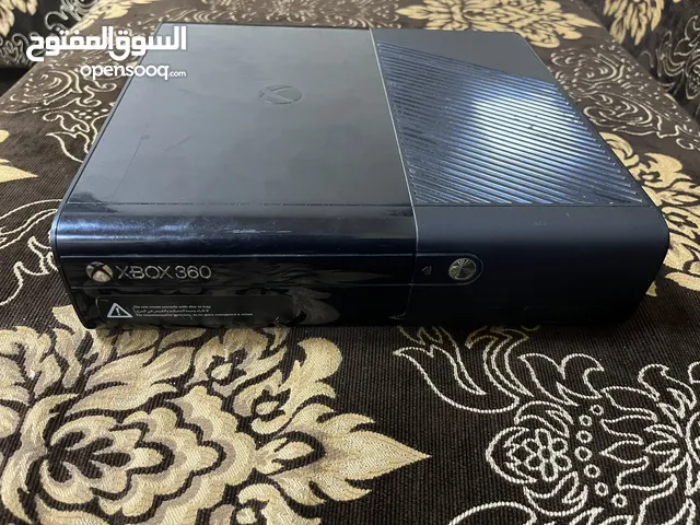 Xbox 360 e with 1 controller and more than 50 games