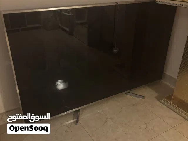 شاشة تلفاز مطور يحمل علامة هايسنس