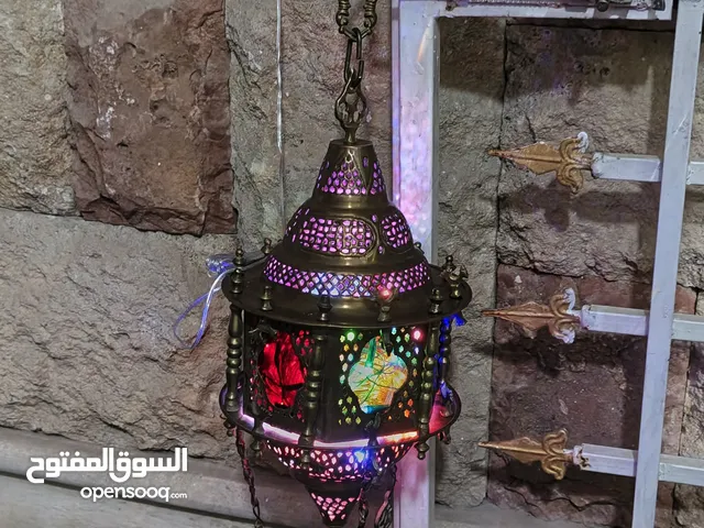 ثريات نحاس وفانوس نحاسي