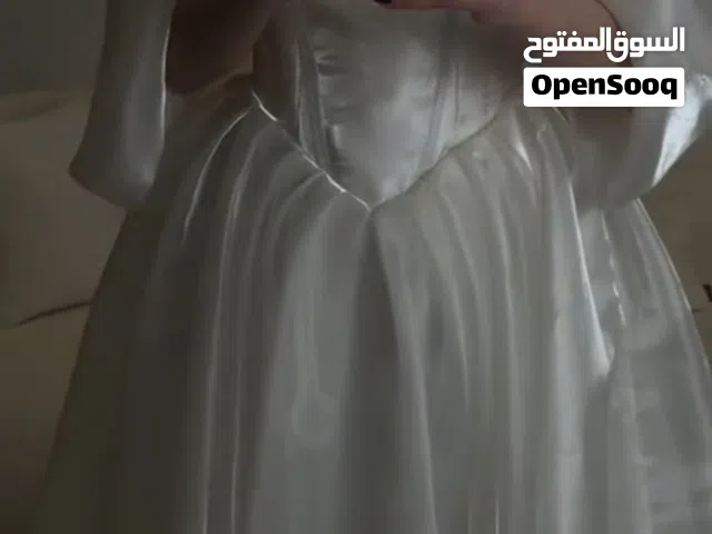 فستان ابيض