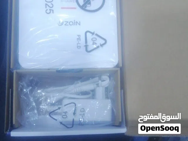 مقوي شبكة منزلي من هواوي و زين.   يأتي بتقنية FTTR WIFI6 الحصرية لدى شركة زين