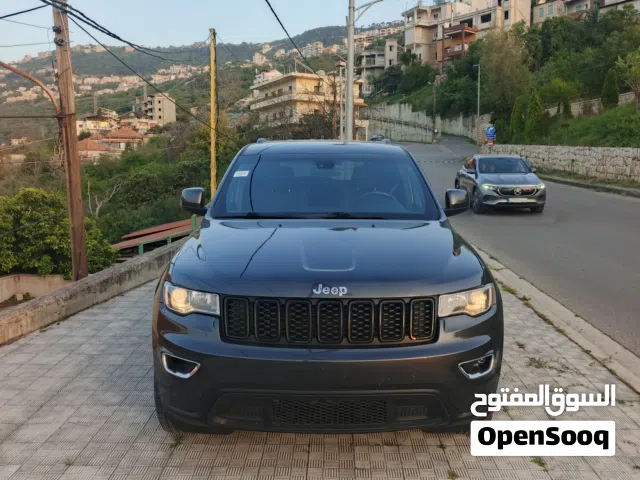 grand Cherokee Laredo 2019 4*4 ajnbe ktr kteer ndeed