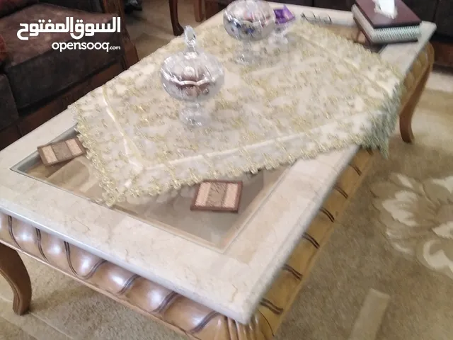 طاولة سفرة بيرو طقم طاولات وسط َمع كونسول للبيع