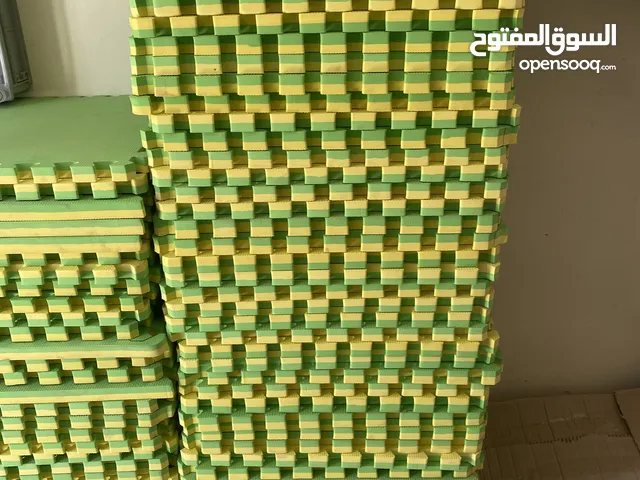 ارضية للجيمات وتستخدم للفنون القتالية