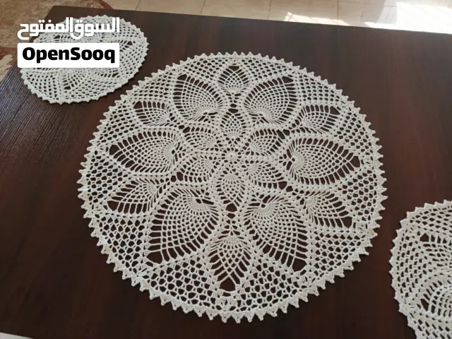 مفرش طاولة كروشيه طقم (ثلاث قطع) - crochet table cloth set (three piece)