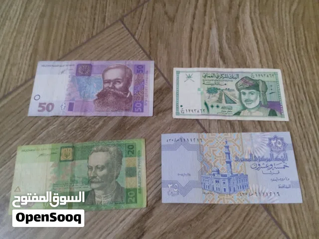 اربع عملات من أنحاء العالم