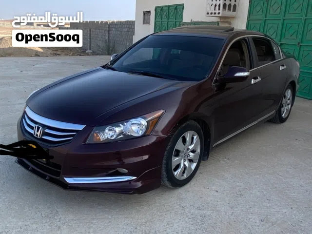 للبيع هوندا اكورد موديل 2010 فول خليجي 6 سلندر بسعر 1300 قابل بسيط
