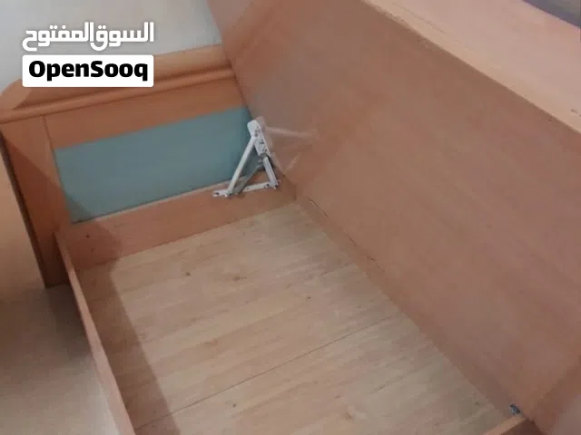 حجرة نوم زوجية بسريرين منفصلين