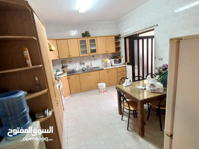 191 m2 3 Bedrooms Apartments for Sale in Amman Al Gardens