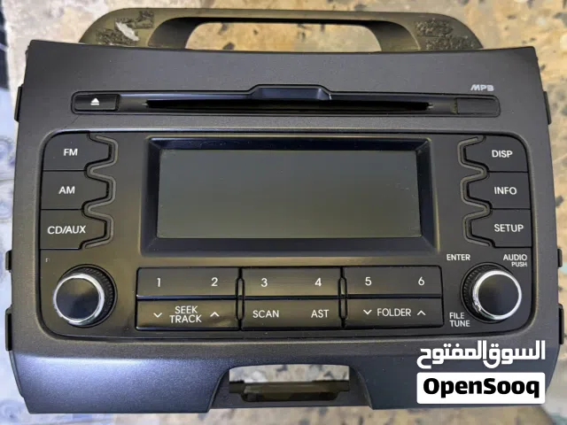 مسجل و راديو سيارة نوع Kia Sportage 2011 / كيا سبورتج ، اصلي مال السيارة الخليجي .