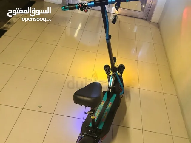 Very Rarely used Electric scooter with accesories