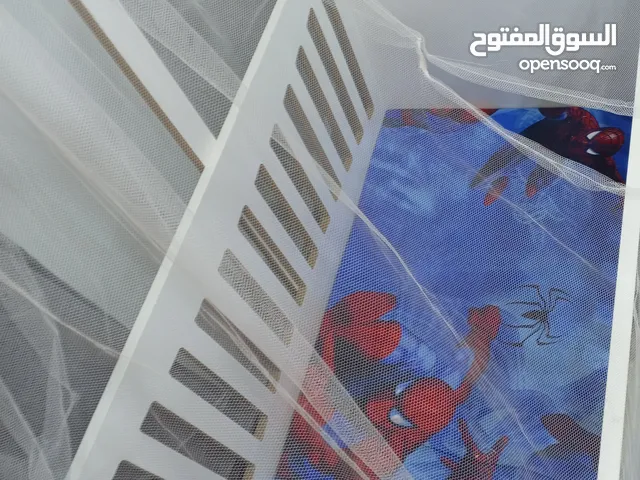 تخت بيبي للبيع حاله التخت وكاله فرشه جديده مع ناموسيه جديده 45 دينار