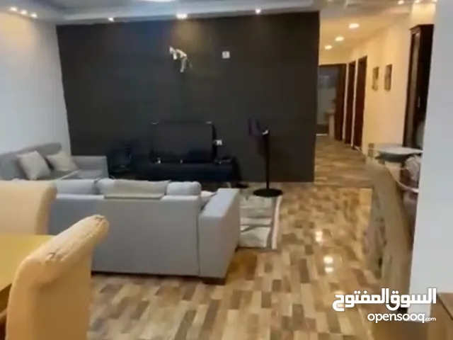 شقة للبيع بموقع واطلالة مميزة واصل جميع الخدمات
