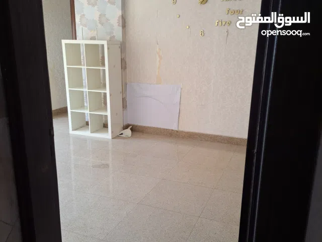 للايجار بحولي وميدان حولي شقق ومحلات ومكاتب مساحات مختلفه وقيمه ايجاريه مختلفه