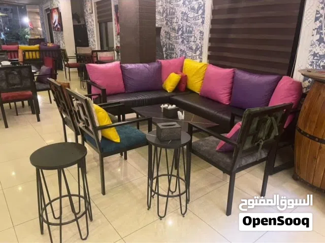 عدة كافيه ومطعم بحالة ممتازة للبيع
