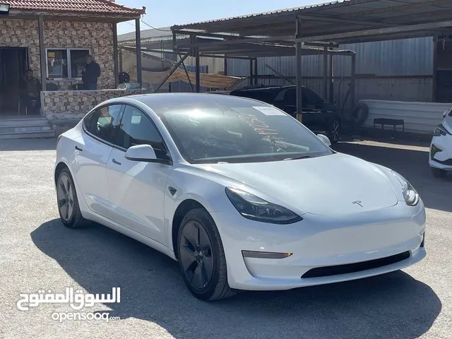 Tesla model 3 2023 لون آبيض لؤلؤي