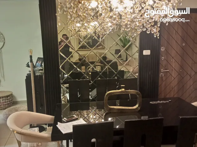 تركيب السيكوريت والشور بوكس وجميع أعمال الزجاج والألمنيوم بجودة عالية"