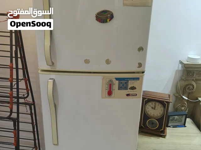 ثلاجة من شركة شارك