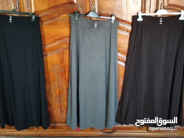 ملابس عصرية أنيقة مستعملة