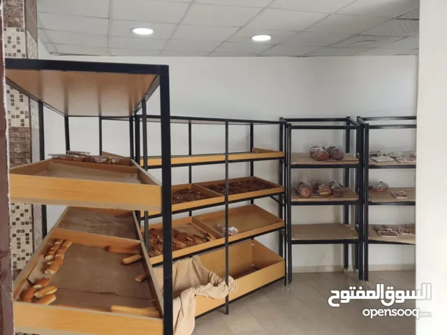ستندات مخبز تفصيل للبيع مكونه من ستندات عداد 2 كبار 1.وحد مفرد وستاند عداد2. اصغار وطاله مع جرار وقف