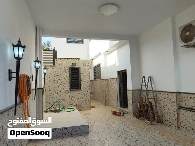 فيلا من 3طوابق نظام شقق كل دور شقه من ثلاثه شقق تشطيب ممتاز موقع ممتاز