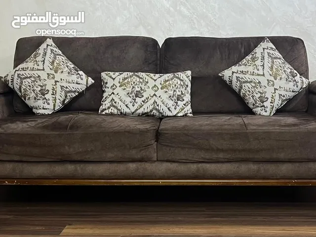 طقم كنب وطاولة تلفزيون