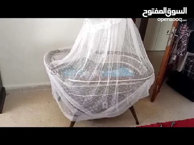 تحت هزاز للاطفال بحاله ممتازه
