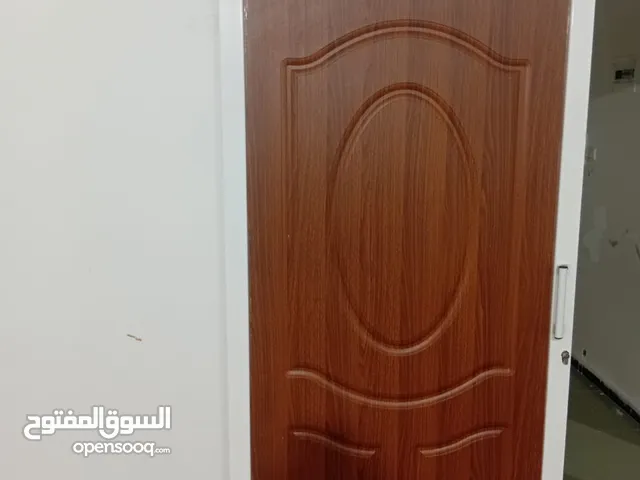 باب الامنيوم شبه جديد