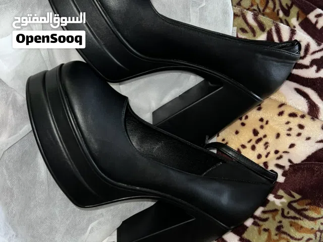 حذاء كعب عالي لون أسود ارتفاع 12 سم جلد غير مستعمل بقياس 43 أوروبي/ 44 صيني