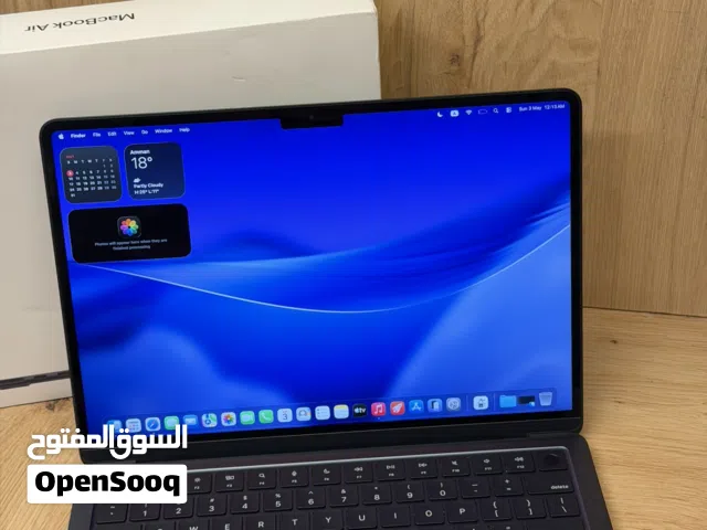 MacBook Air 2025. M4 Chip. 24 RAM. 512 SSD. 13.6-inch