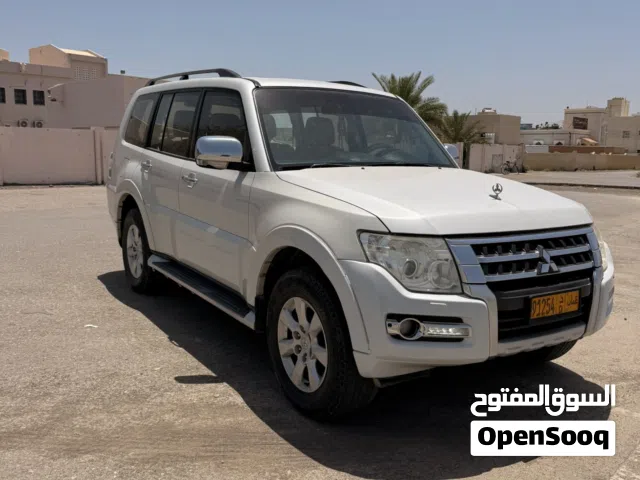 2017 ميتسوبيشي باجيرو GLS