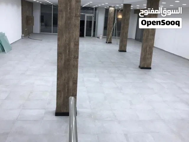صالة خدمية للإيجار  مفصلة مكاتب علي رئيسي خدمات سوق الجمعة قرب جامع النعمي