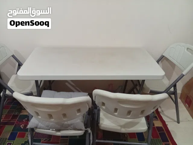 طاولة و4 كراسى فايبر