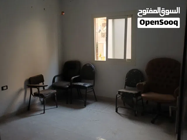 مكتب  للا يجار  شارع  فيصل الرئيسى  غرفتين  وريسيشن حمام ومطبخ