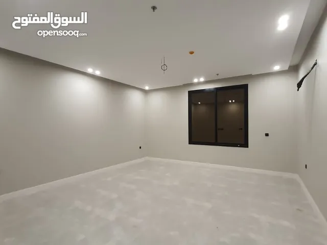 شقة فاخرة للايجار  الرياض حي العارض  المساحه 180 م   مكونه من :   3 غرف نوم  3 دورات مياه   دخول ذكي