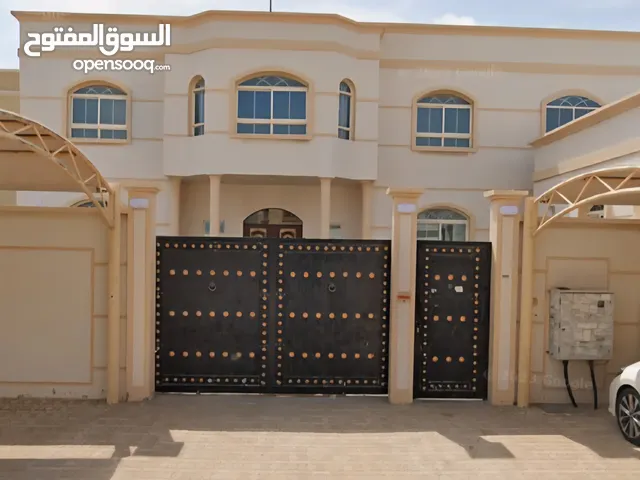 للبيع - فيلا طابقين - 12 غرفة ماستر