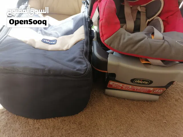 كوت اطفال نوع chicco مع كارسيت chicoo مع القاعده بحاله جيده