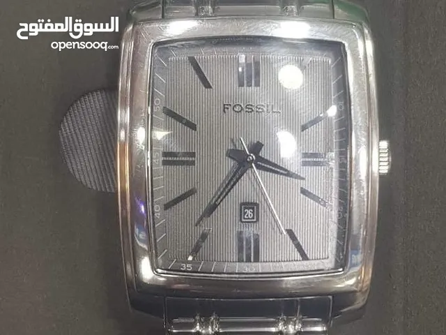 ساعة FOSSIL بتصميم كلاسيكي فخم جداً